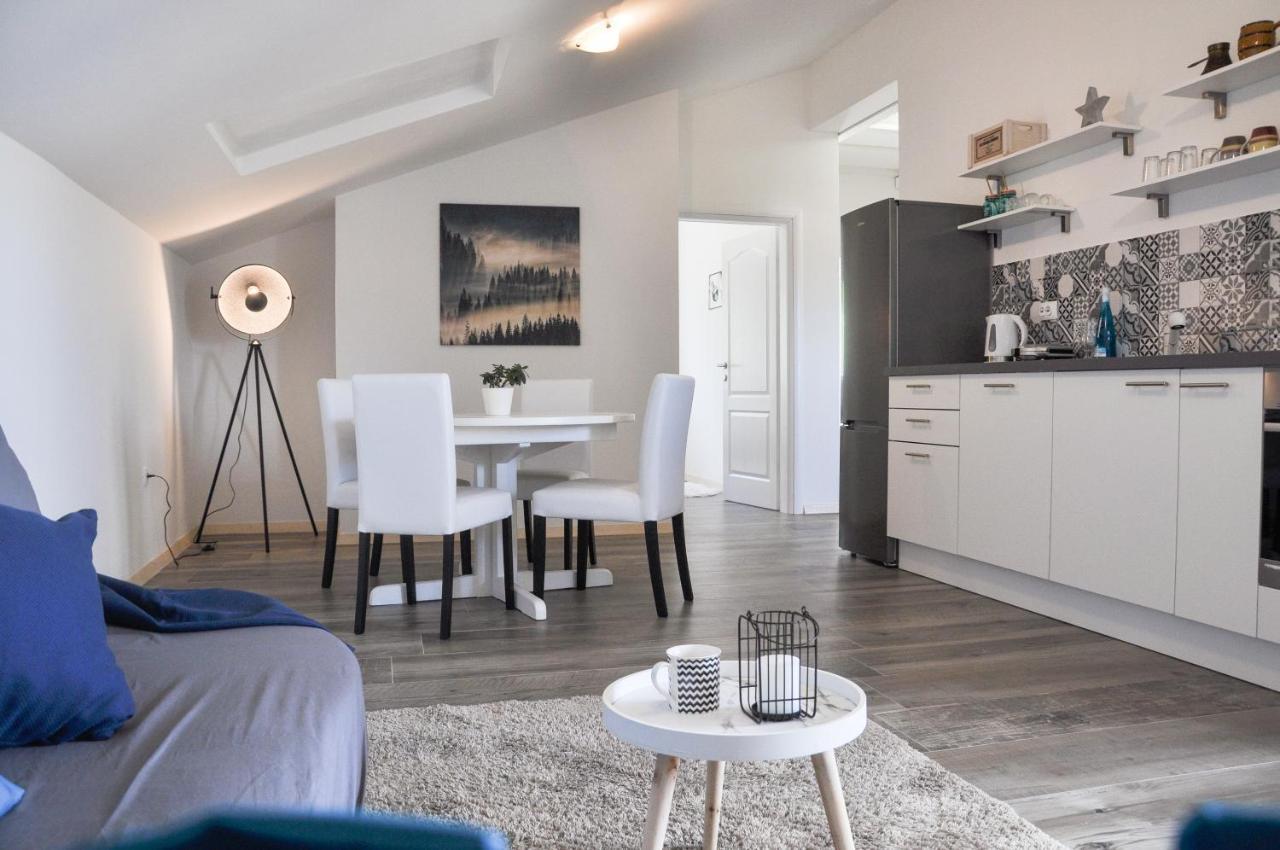 Apartmani Carnizza Ražanac Exteriör bild