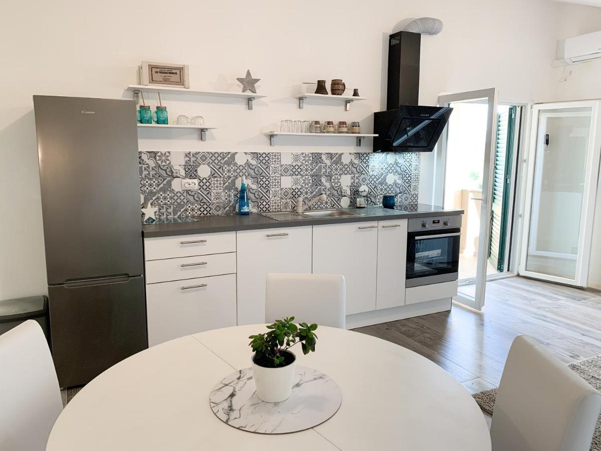 Apartmani Carnizza Ražanac Exteriör bild