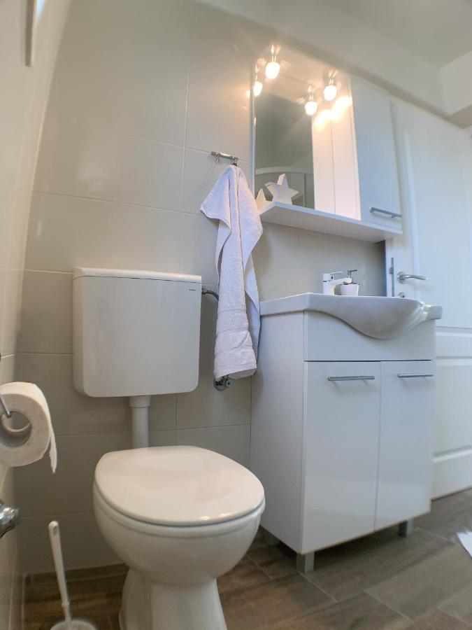 Apartmani Carnizza Ražanac Exteriör bild