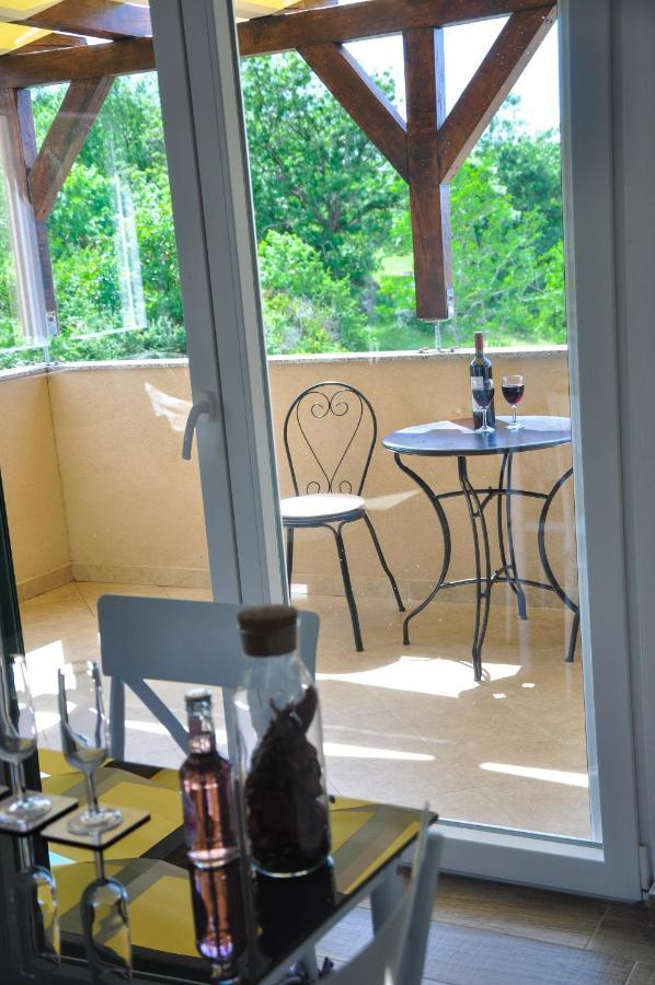 Apartmani Carnizza Ražanac Exteriör bild