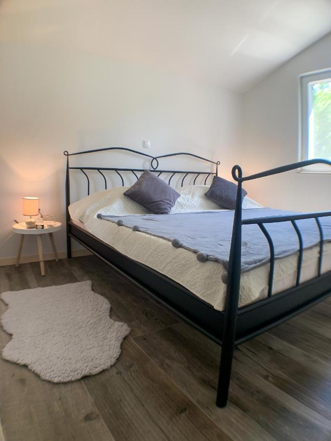 Apartmani Carnizza Ražanac Exteriör bild