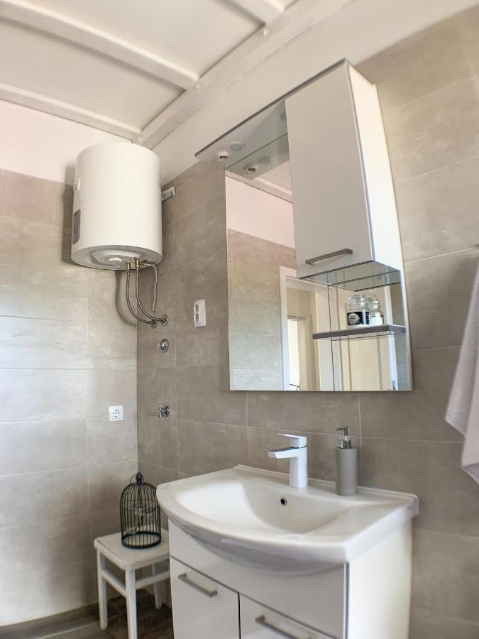 Apartmani Carnizza Ražanac Exteriör bild