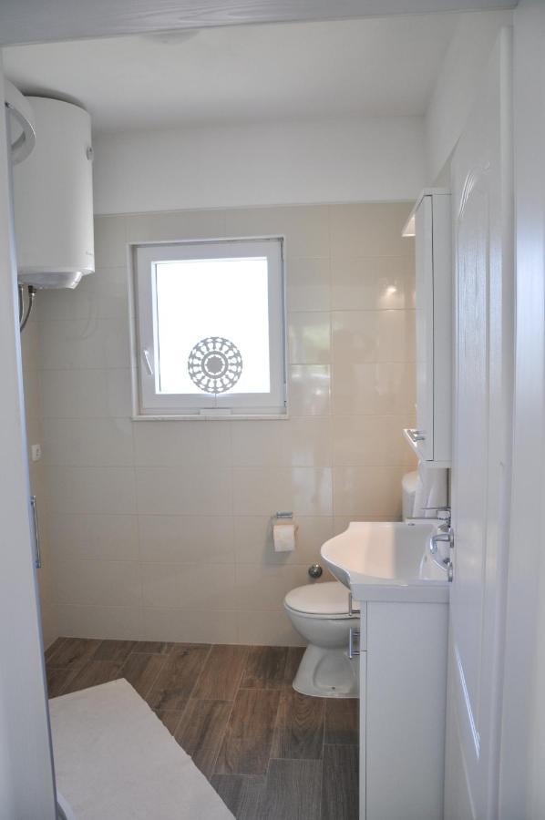 Apartmani Carnizza Ražanac Exteriör bild