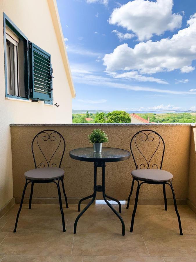 Apartmani Carnizza Ražanac Exteriör bild