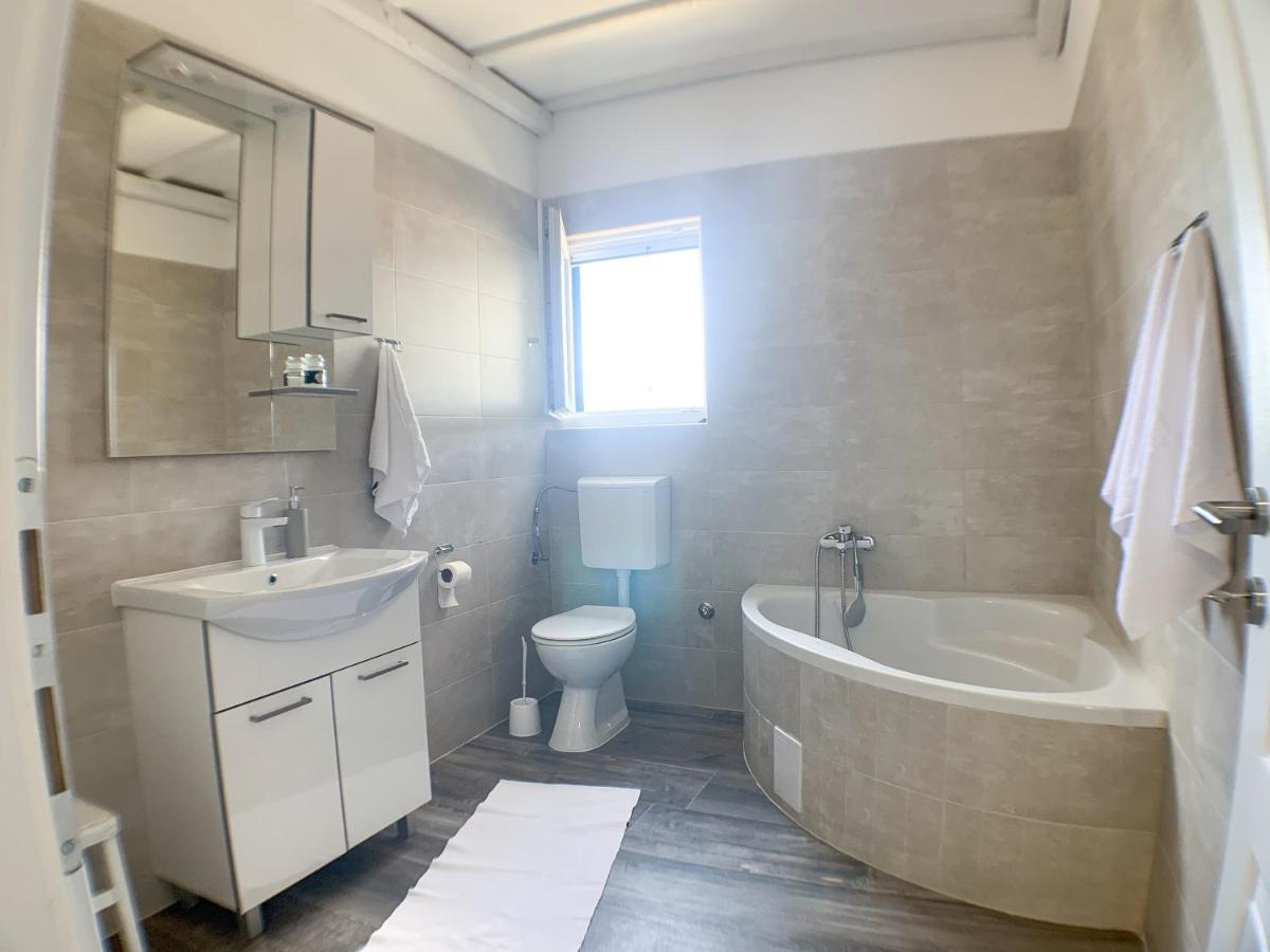 Apartmani Carnizza Ražanac Exteriör bild